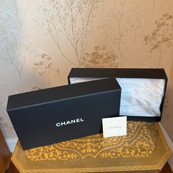 Authentic Chanel gift Box - Picture 6 of 7